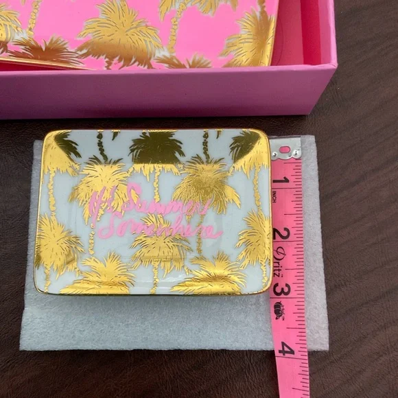 Lilly Pulitzer Palm Print Tray Set in Pink and Gold - Picture 5 of 7